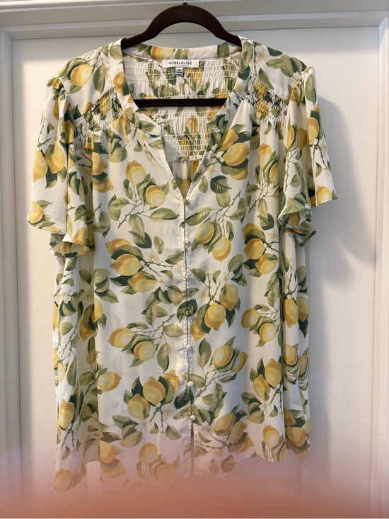 Rose & Olive Tops - Rose & Olive Lemon Print Short Sleeve Blouse Size 1X Flutter Sleeves